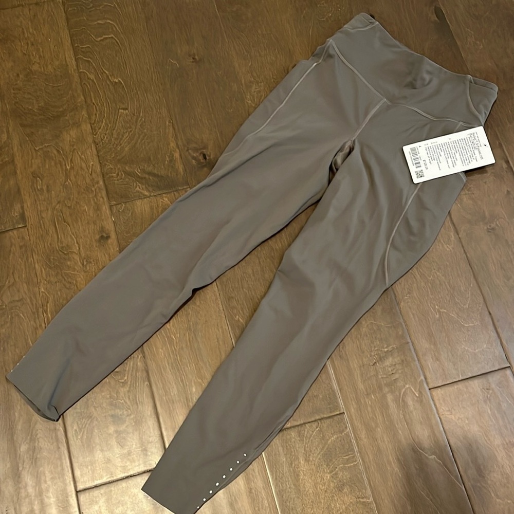 Lululemon Nulux 5 pocket HR Run Tight 25” size 4 NWT